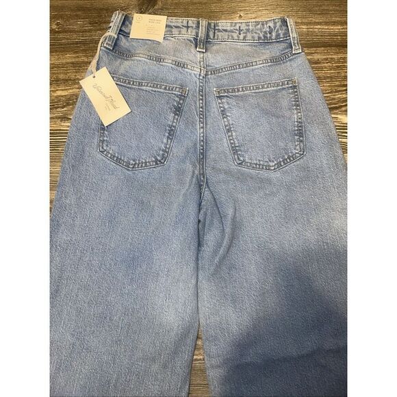 Women's High-Rise Wide Leg Jeans - Universal Thread Light Wash 2 Short. NWT. L - Picture 7 of 12